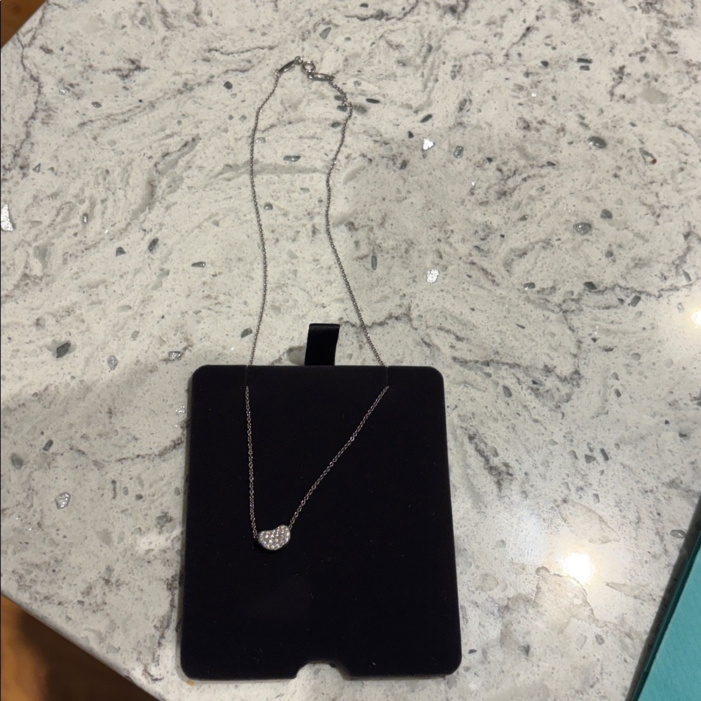 Tiffany & Co. Elsa Peretti®
Bean® design Pendant in Platinum with Diamonds, 9 mm - Picture 6 of 6